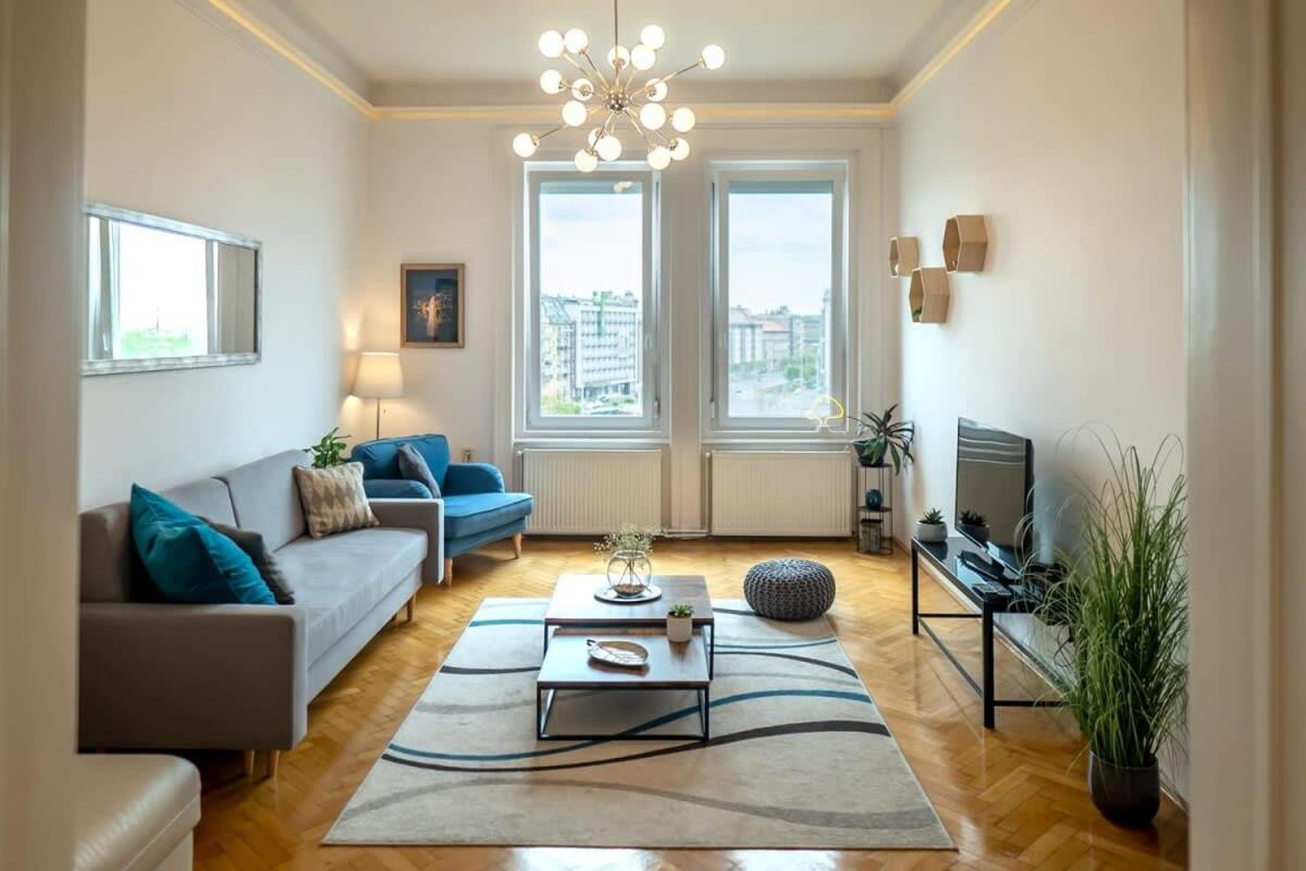 Chic Central Flat With River View Budapest Luaran gambar