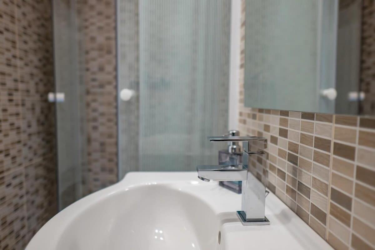 Chic Central Flat With River View Budapest Luaran gambar