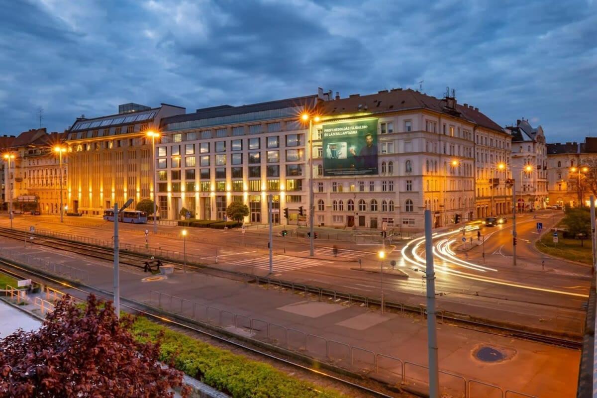 Chic Central Flat With River View Budapest Luaran gambar