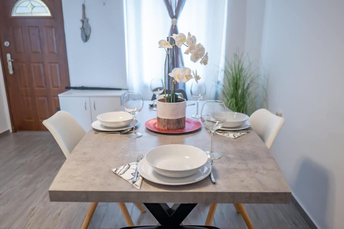 Chic Central Flat With River View Budapest Luaran gambar