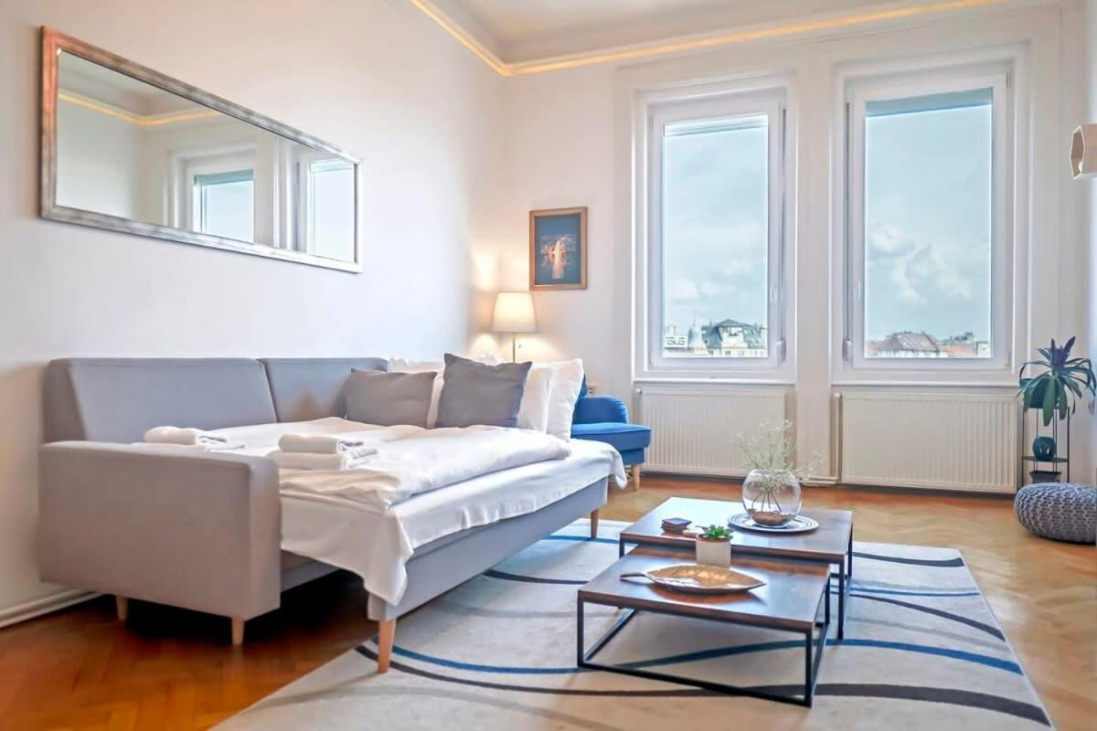 Chic Central Flat With River View Budapest Luaran gambar