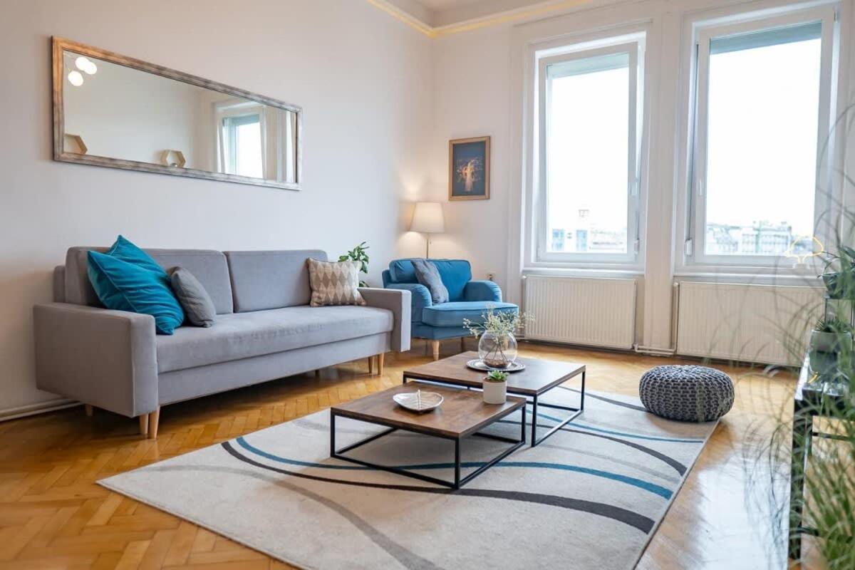 Chic Central Flat With River View Budapest Luaran gambar