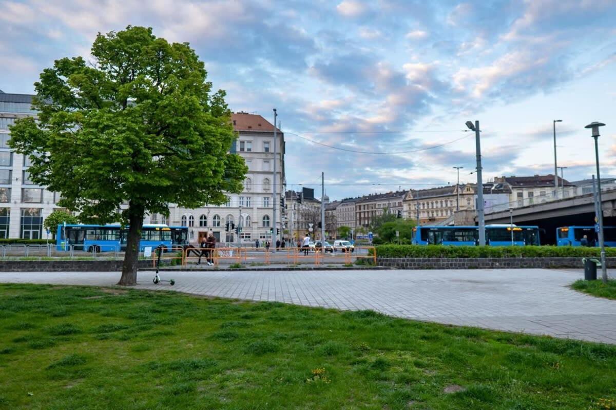 Chic Central Flat With River View Budapest Luaran gambar